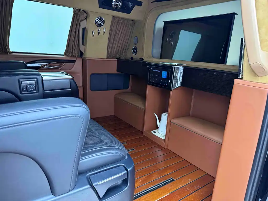 Cadillac Escalade — миниатюра 27