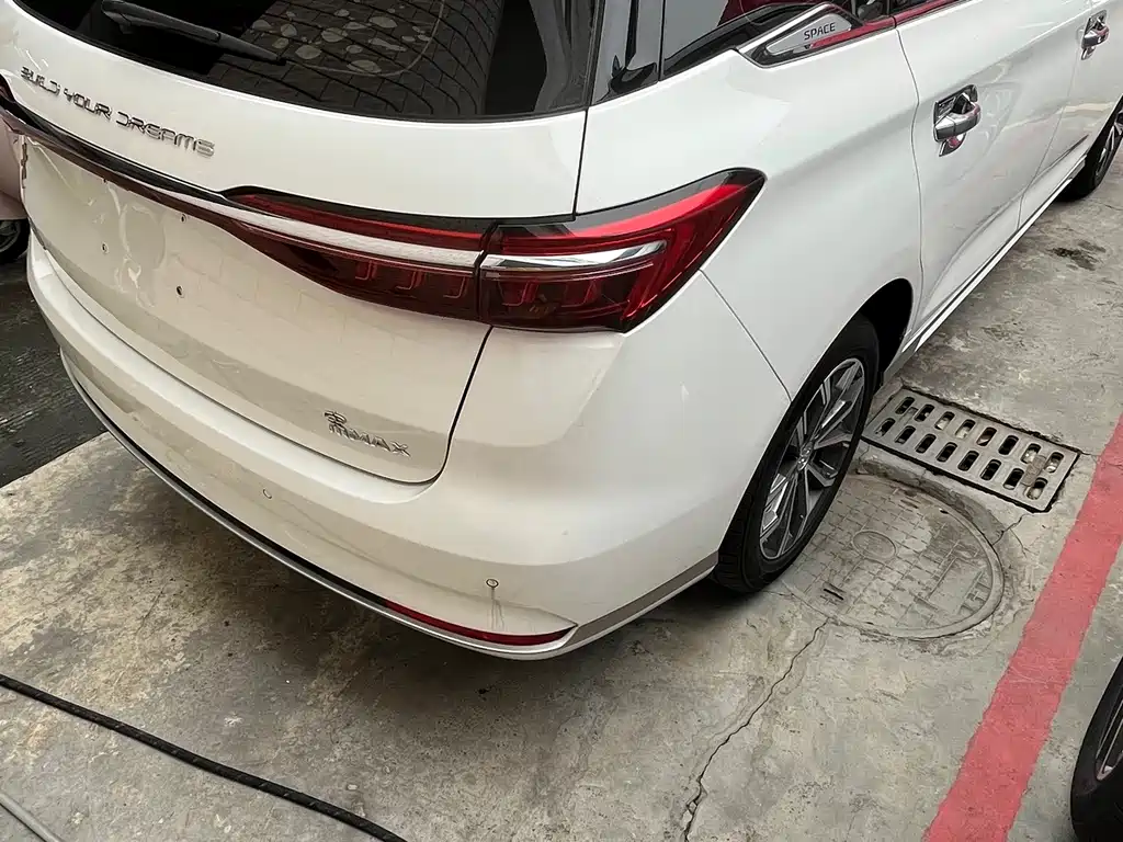 BYD MAX — миниатюра 7