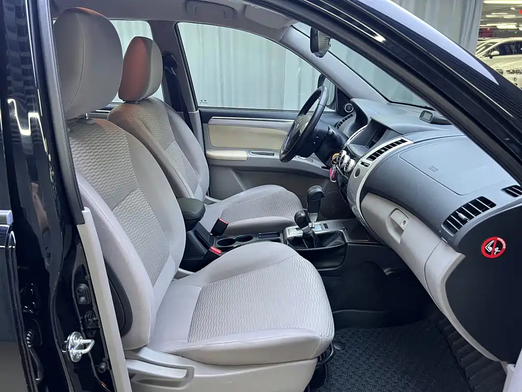 Mitsubishi Pajero Sport — миниатюра 13
