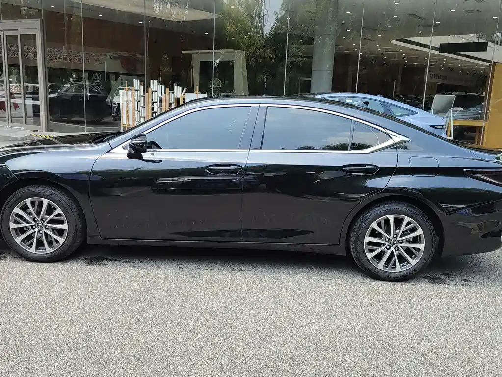 Lexus ES 2025 200 Premium