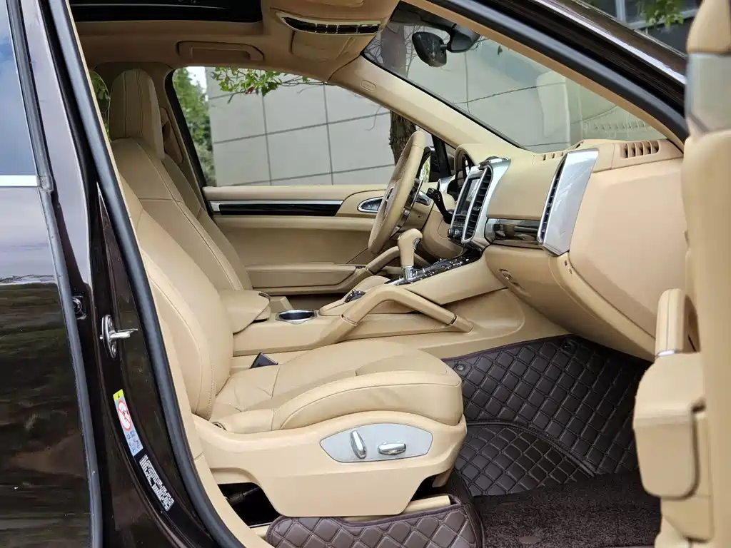 Porsche Cayenne — миниатюра 12
