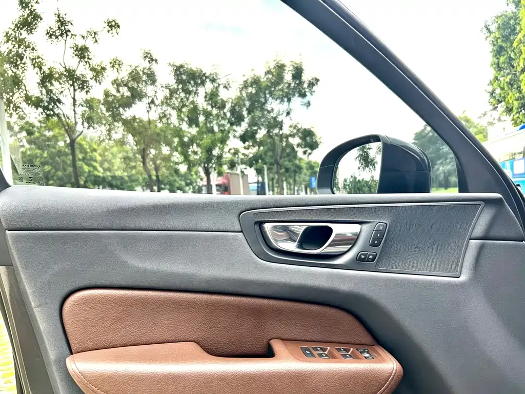 Volvo XC60 — миниатюра 8