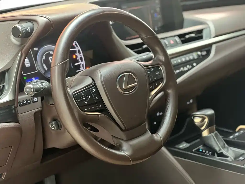 Lexus ES — миниатюра 7
