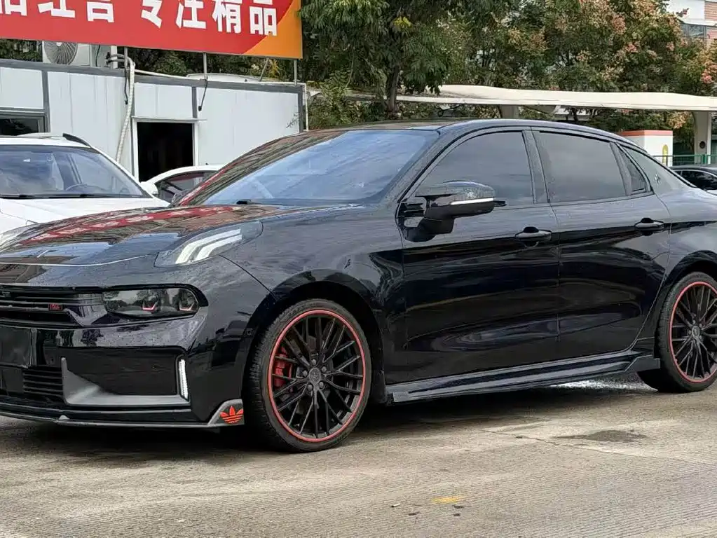 Lynk & Co 03