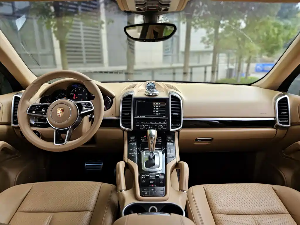 Porsche Cayenne — миниатюра 13