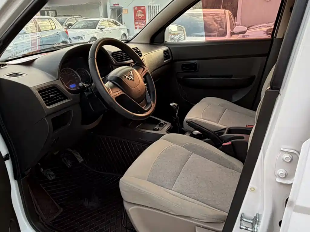 Wuling Hongguang — миниатюра 8