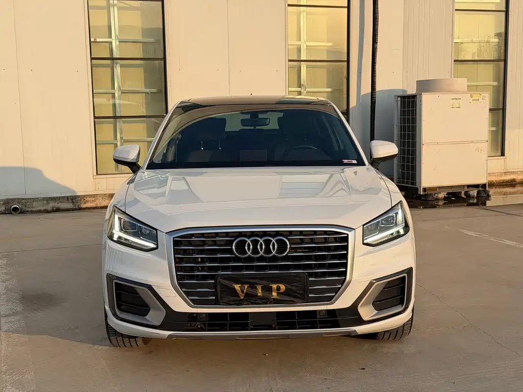 AUDI  Q2L