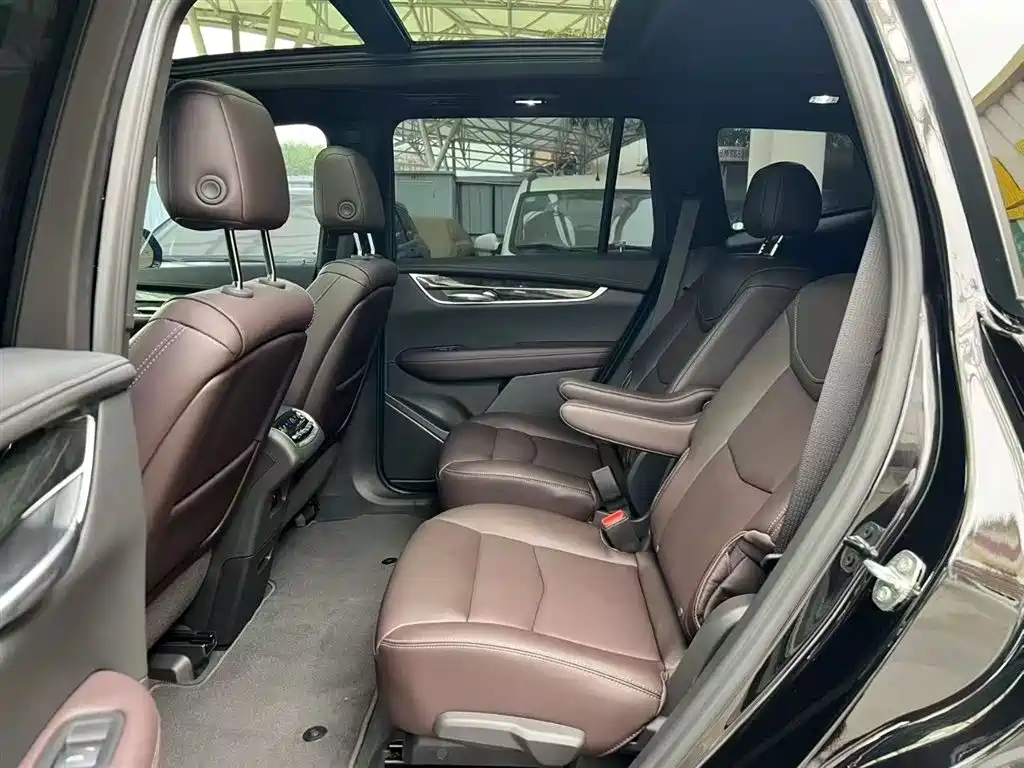 CADILLAC XT6