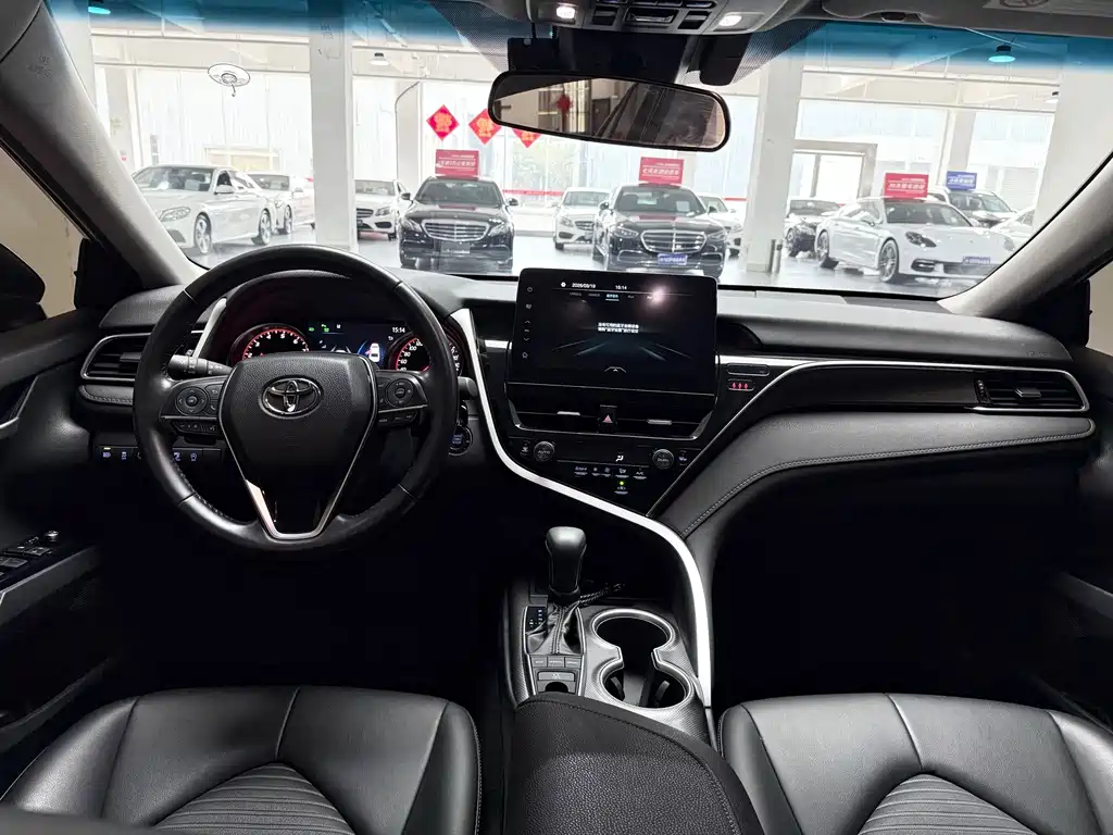 Toyota Camry — миниатюра 8