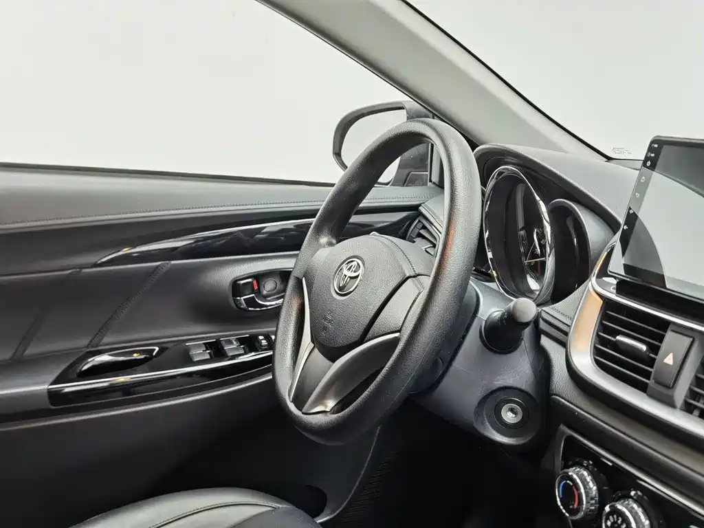 Toyota Yaris L — миниатюра 22