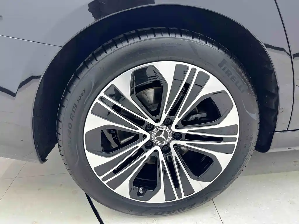 Mercedes-Benz E-Class — миниатюра 9