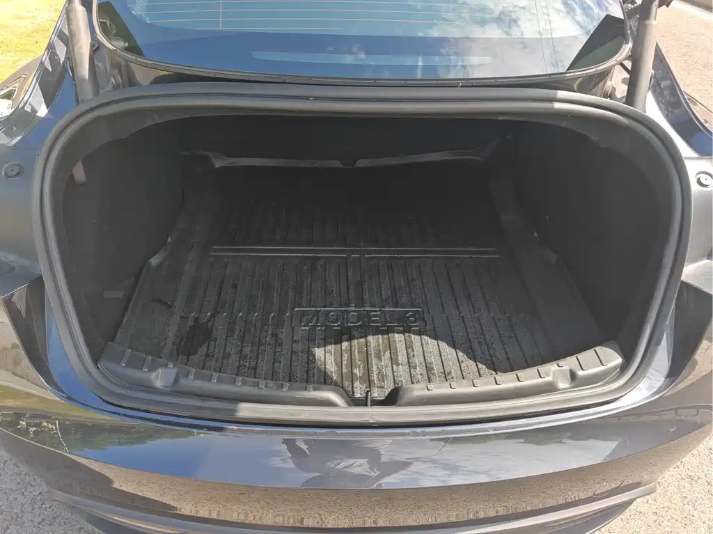 Tesla Model 3 — миниатюра 16