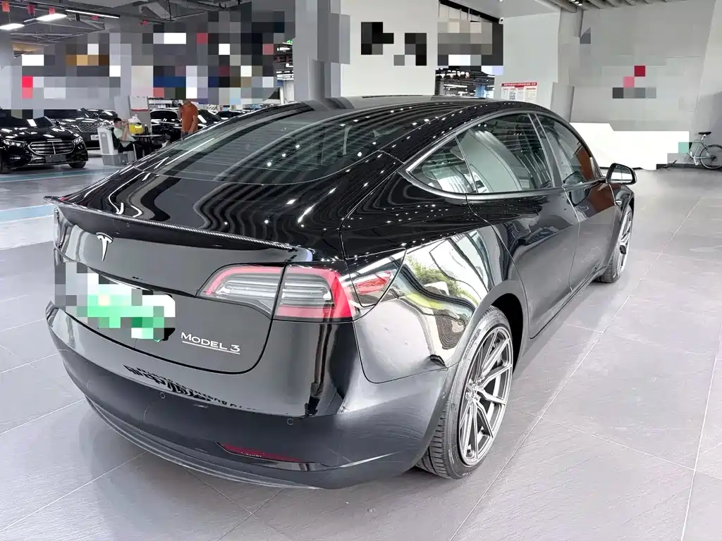 Tesla Model 3 — миниатюра 6