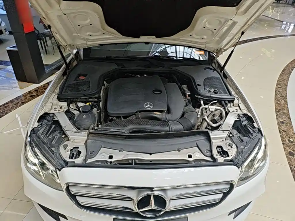 Mercedes-Benz E-Class — миниатюра 20