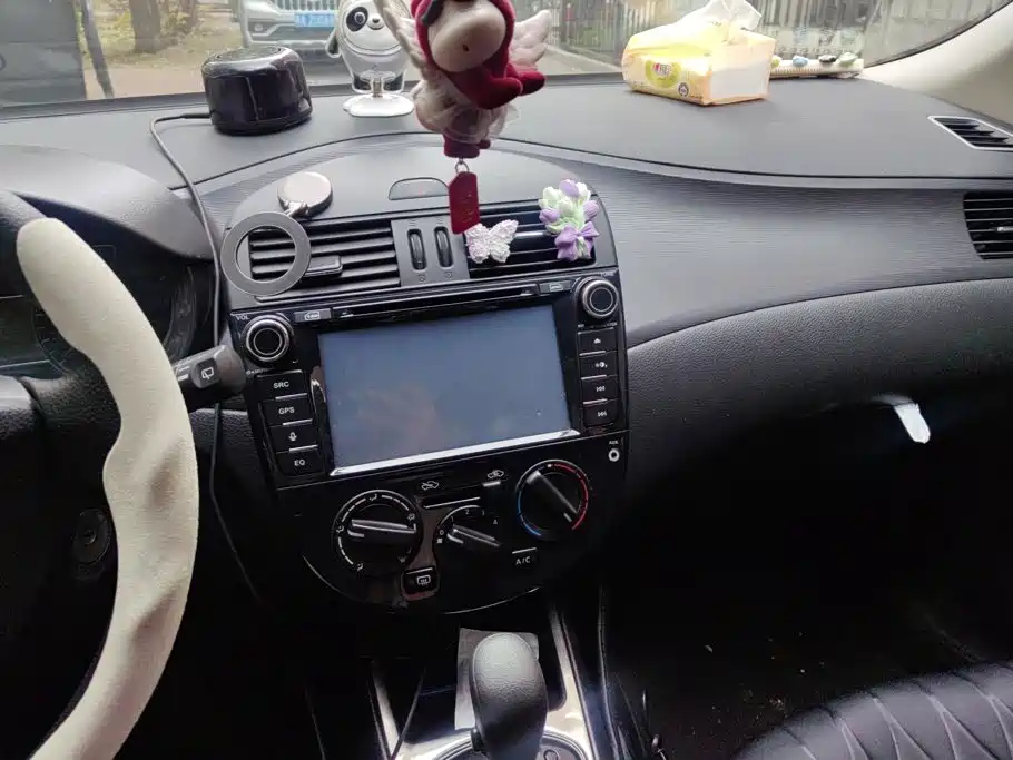 Nissan Tiida — миниатюра 13