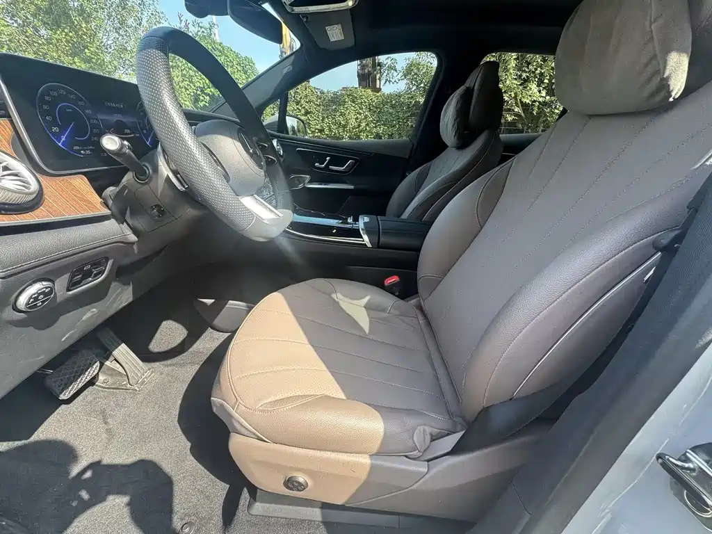 Mercedes-Benz EQE SUV — миниатюра 17