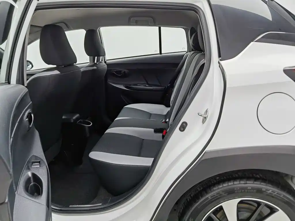 Toyota Yaris L — миниатюра 15