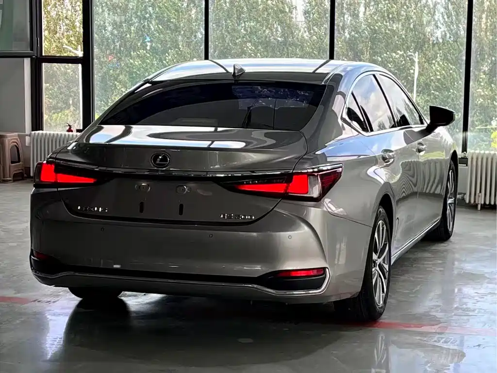 Lexus ES 2018 200 V