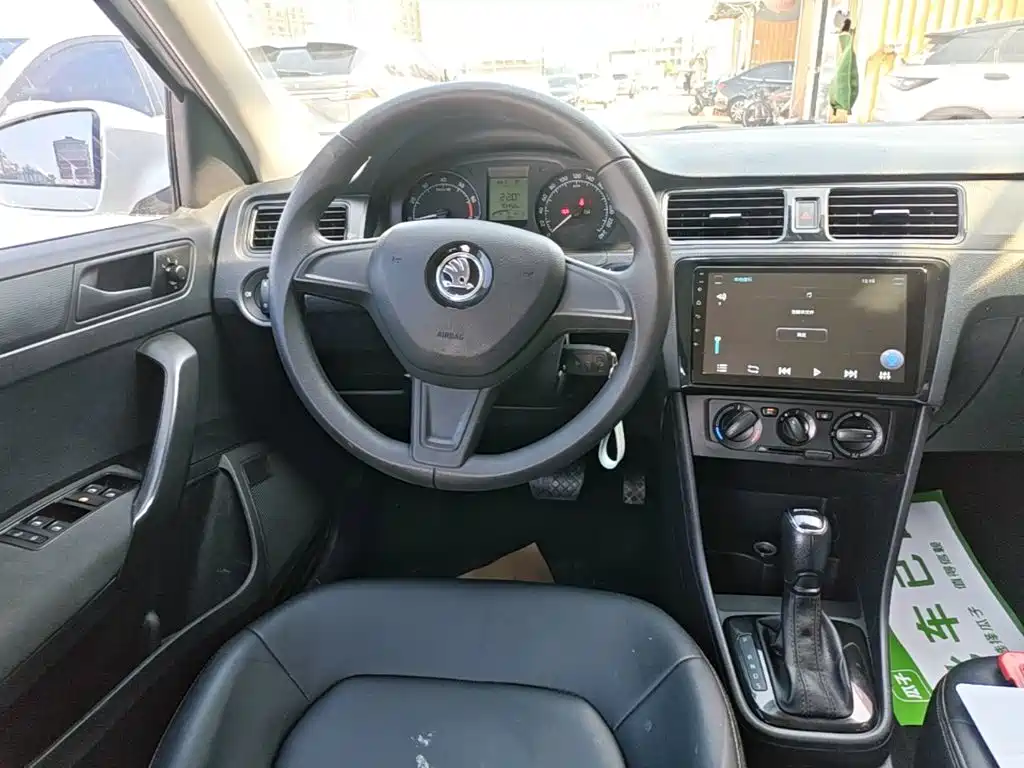 Skoda Rapid Spaceback — миниатюра 13
