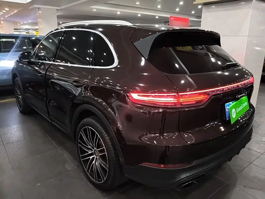 Porsche Cayenne — миниатюра 5