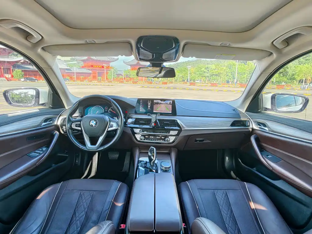 BMW 5 Series — миниатюра 6