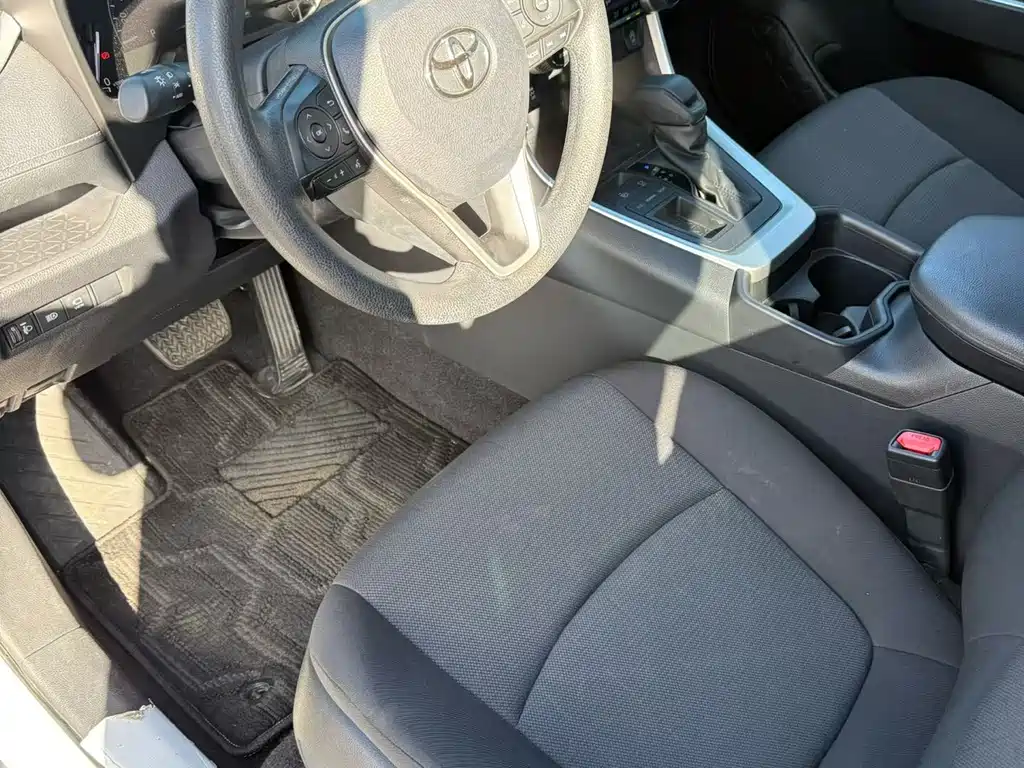Toyota RAV4 — миниатюра 7