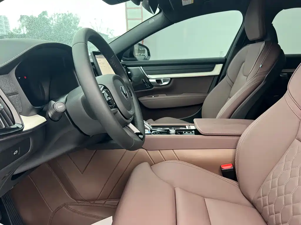 Volvo S90 — миниатюра 6