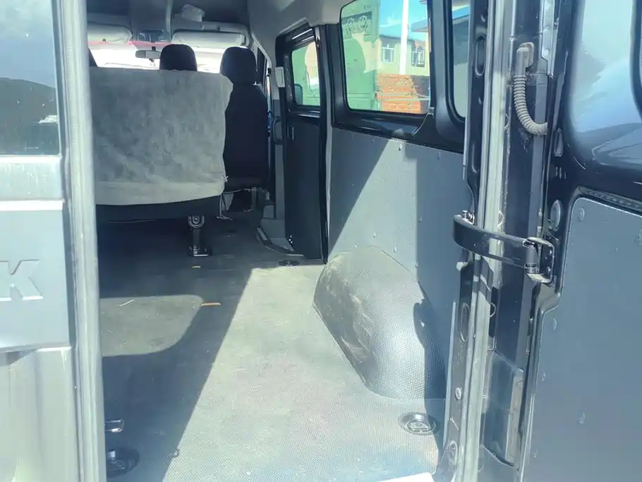 Sinotruk Vangard V — миниатюра 4