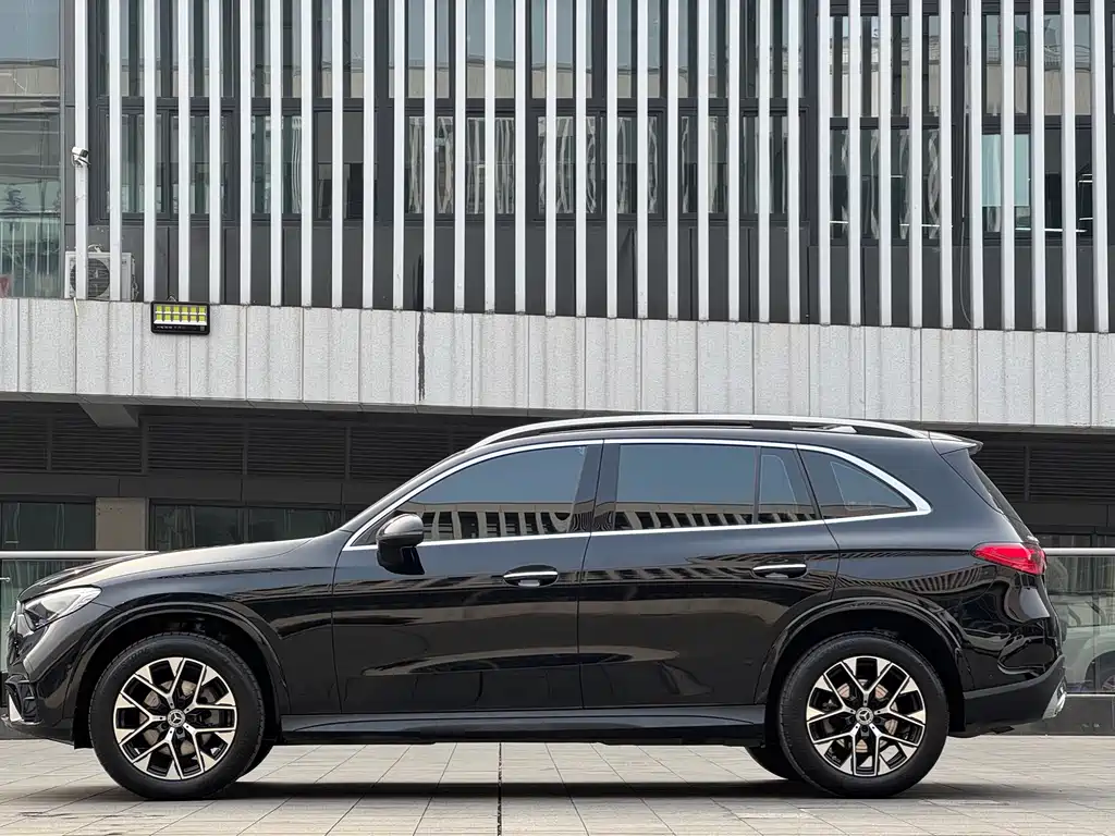 Mercedes-Benz GLC 2023 GLC 260 L 4MATIC Luxury 5 мест