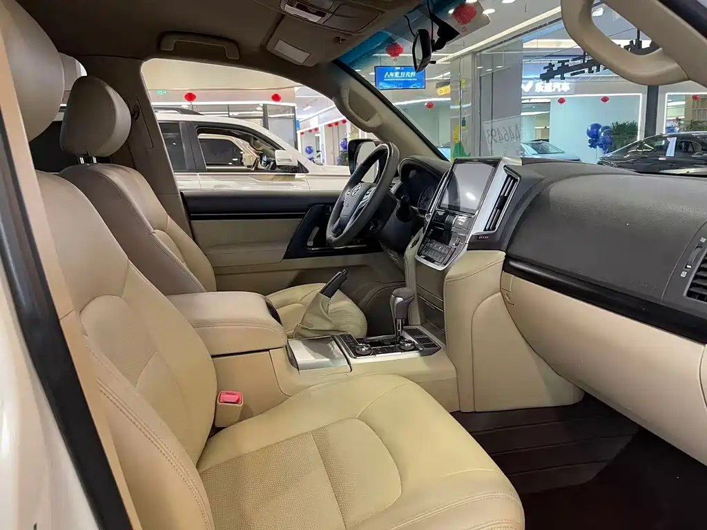 Toyota Land Cruiser 4.0L V6 Middle East Base Edition, фото 6