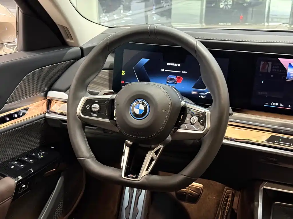 BMW I7