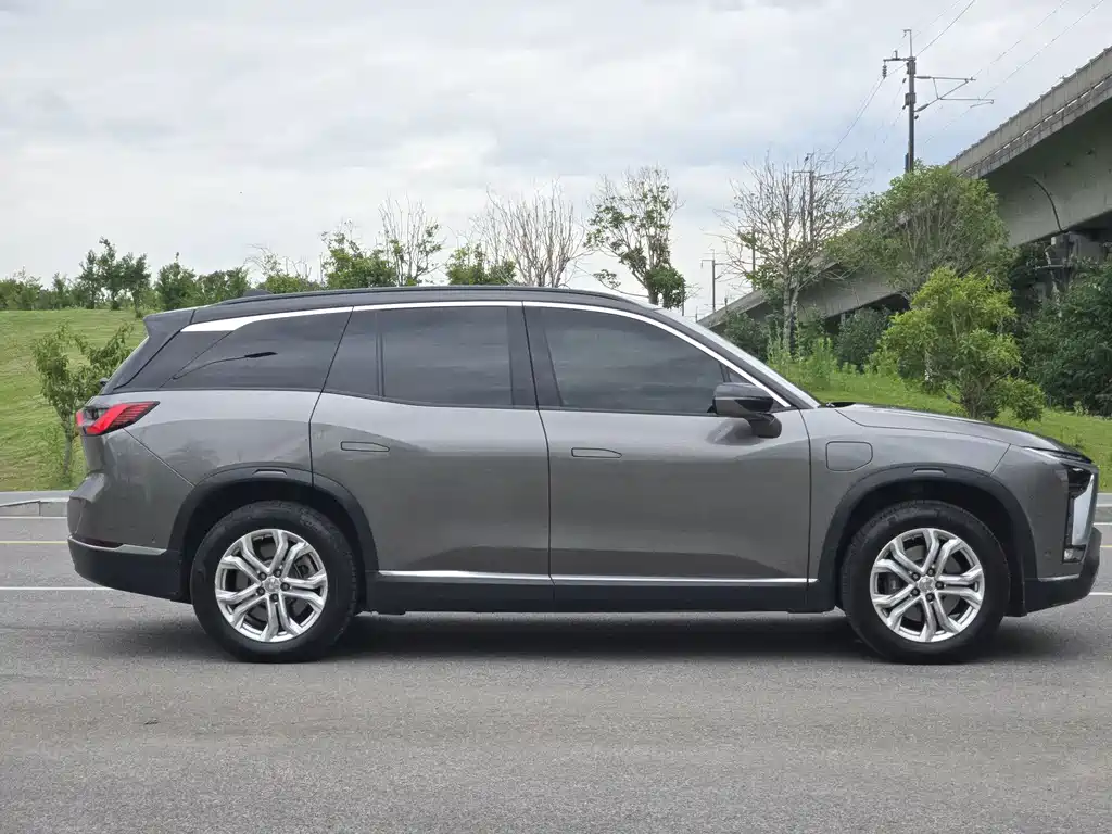 NIO ES8 2020 580KM мест