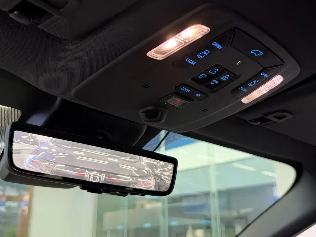 Toyota Sienna — миниатюра 18