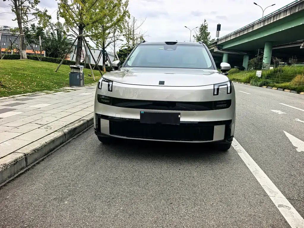 Lynk & Co 900 — миниатюра 2