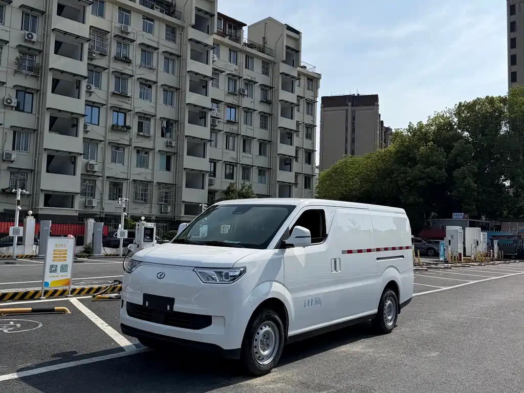 Ruichi Ruichi EC75 2025