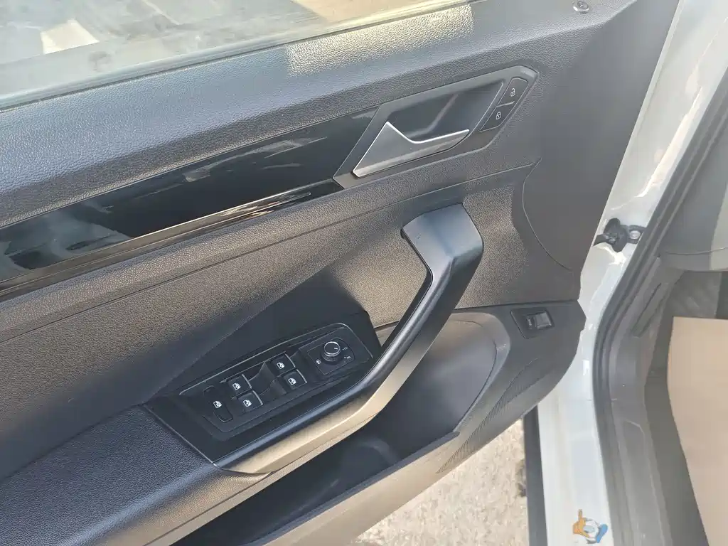 VOLKSWAGEN T ROC EXPLORING SONGS