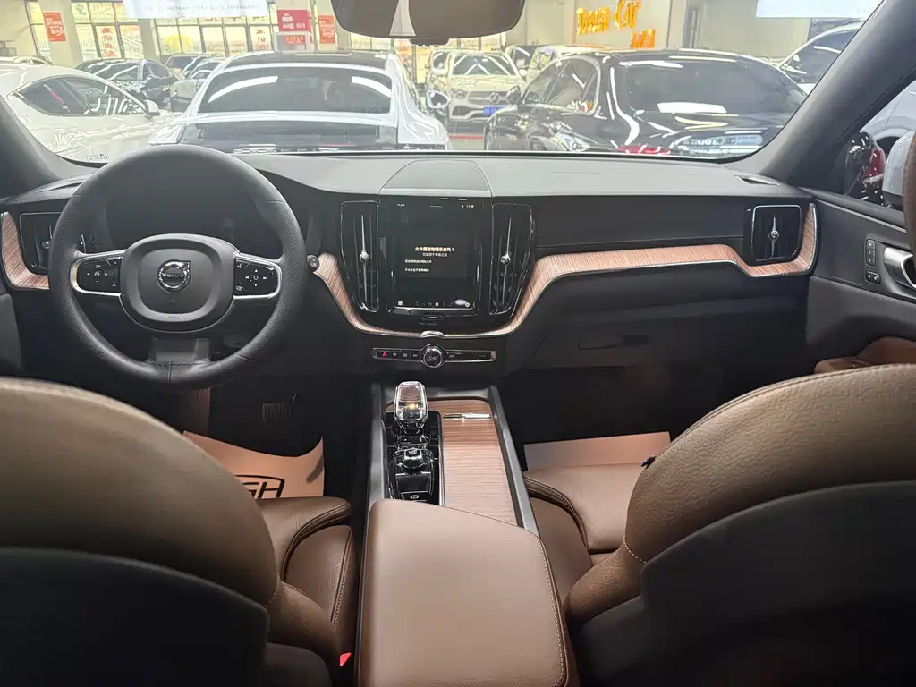 VOLVO XC60 PLUG IN HYBRID