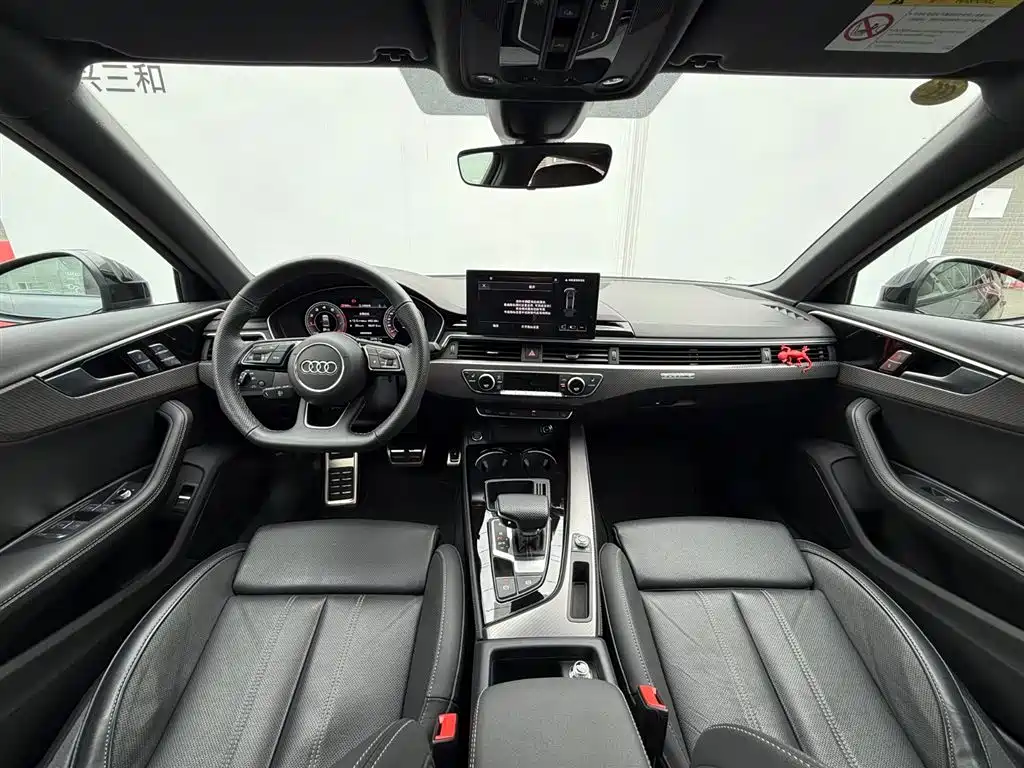 Audi A4L 2024 40 TFSI quattro RS