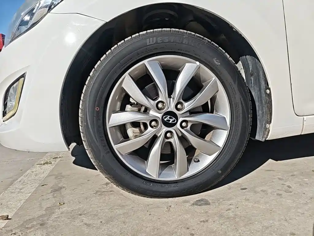 Hyundai Elantra Langdong — миниатюра 23