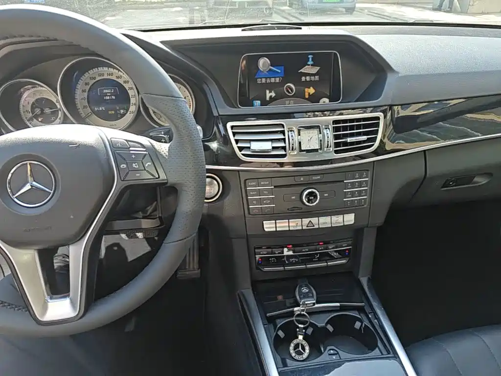 Mercedes-Benz E-Class — миниатюра 10