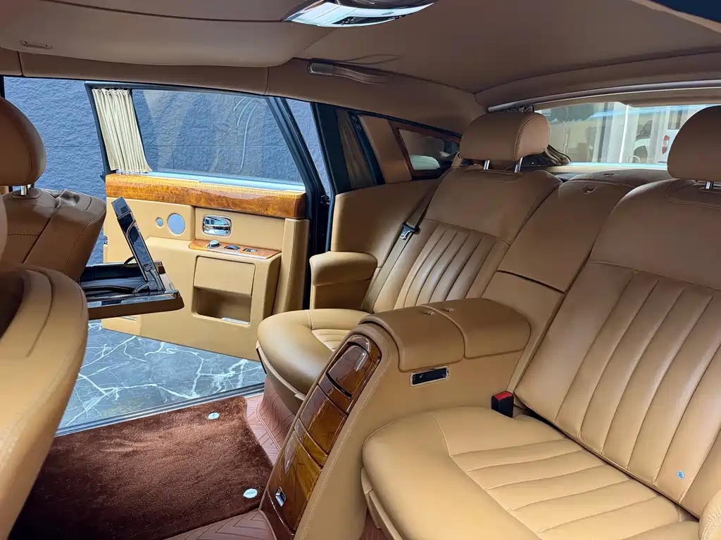 Rolls-Royce Phantom — миниатюра 7