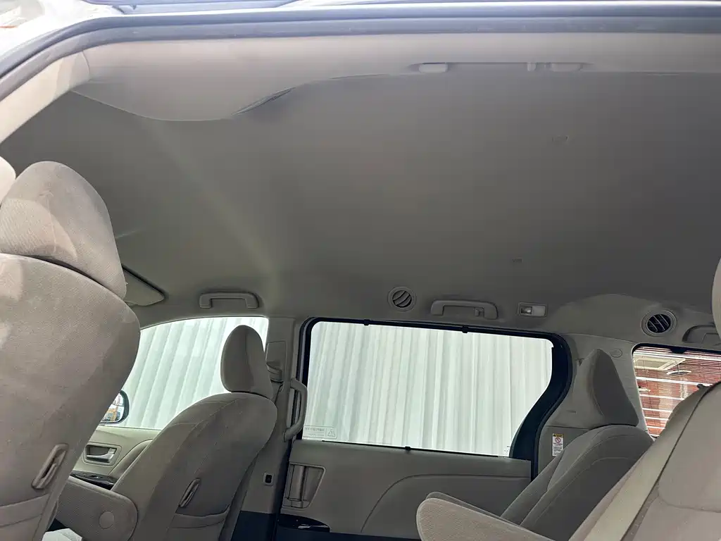 Toyota Sienna — миниатюра 15