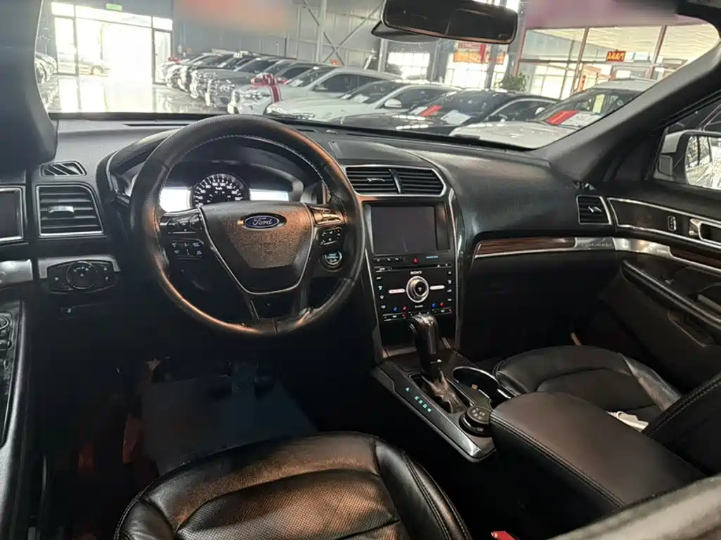 Ford Explorer (Import) — миниатюра 8