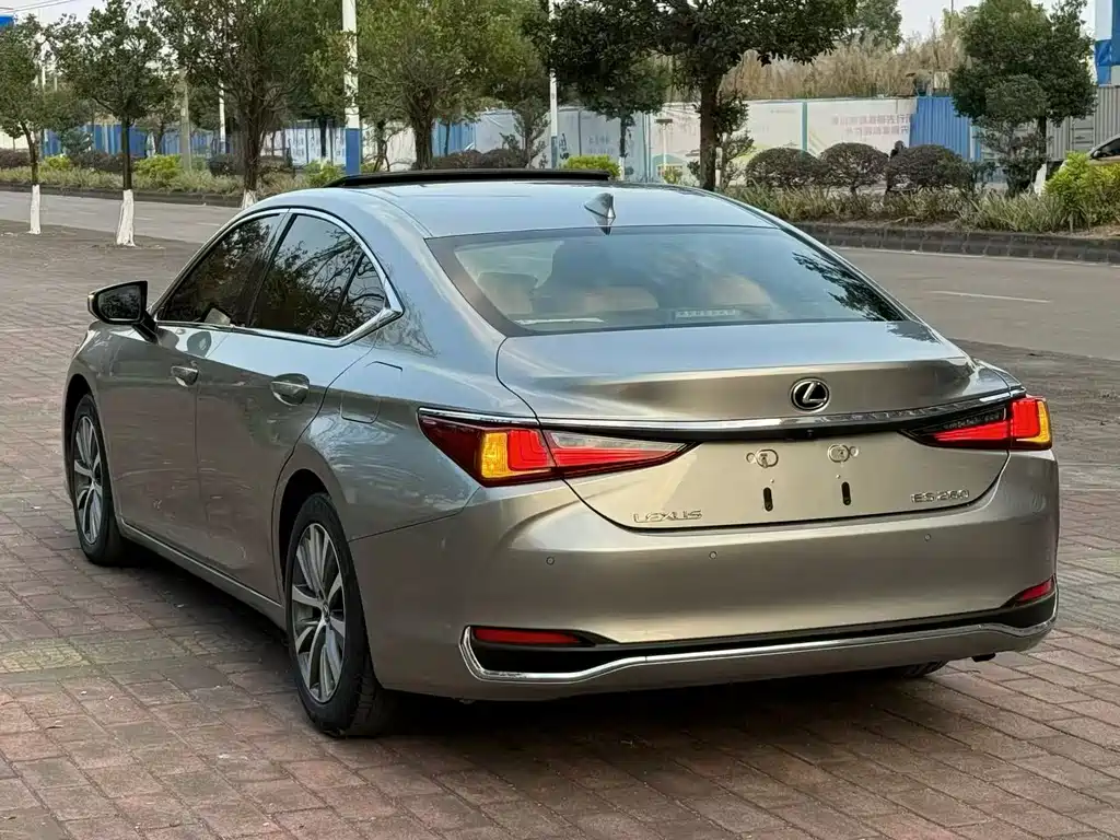 Lexus ES — миниатюра 8