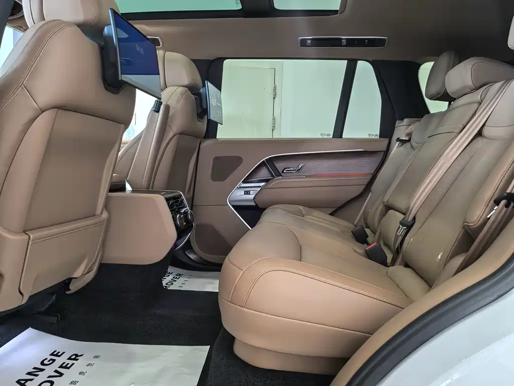 Land Rover Range Rover 2024 3.0 L6 400PS Long Wheelbase