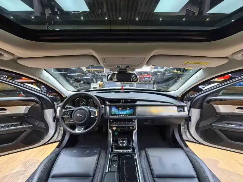 Jaguar XFL 2020 XFL 2.0T P200