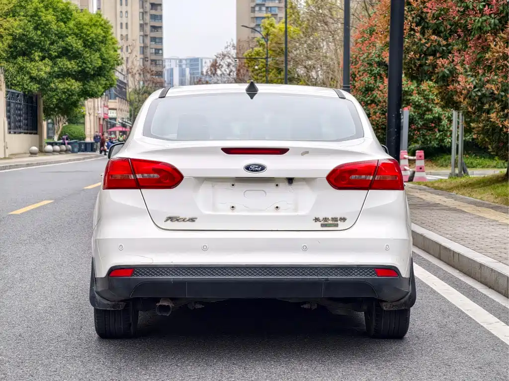 Ford Focus Sedan EcoBoost 125 Auto Super Elegant Type, фото 6