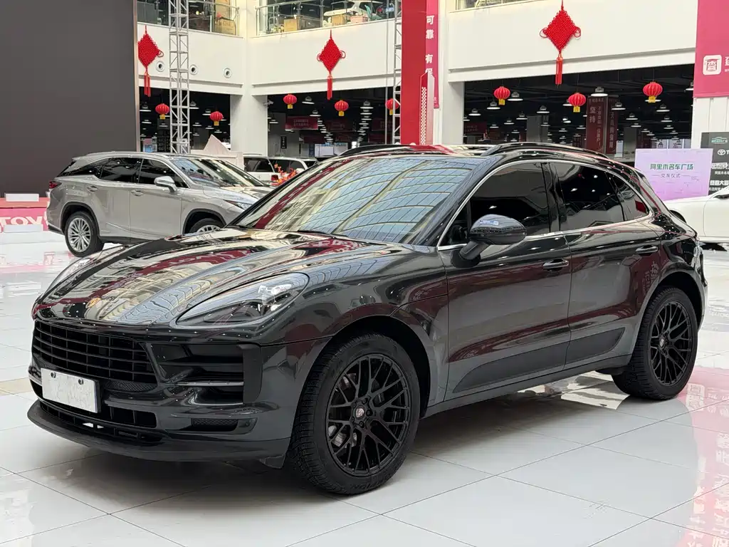 PORSCHE MACAN