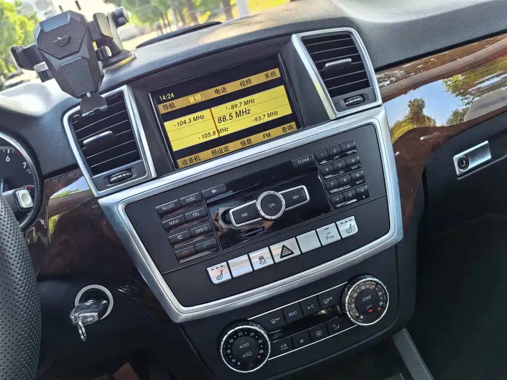 Mercedes-Benz M-Class — миниатюра 14