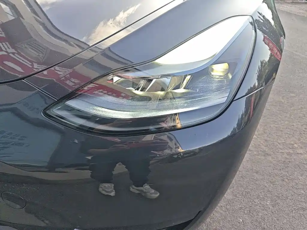 Tesla Model Y — миниатюра 24